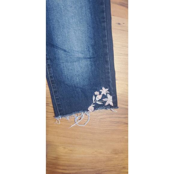 New York & Company Soho jeans boyfriend embroidered cut off crop jeans size 8 - Picture 6 of 6
